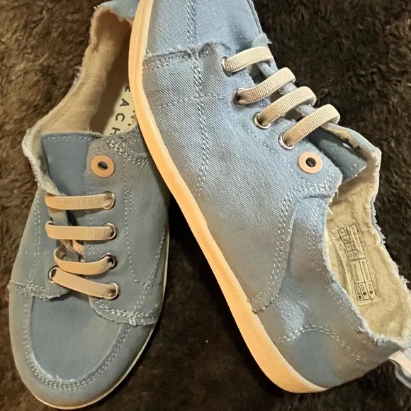 Vionic beach lace less shoes. Baby blue. Worn once. Sz 6 but fits like a 7. - Picture 1 of 6